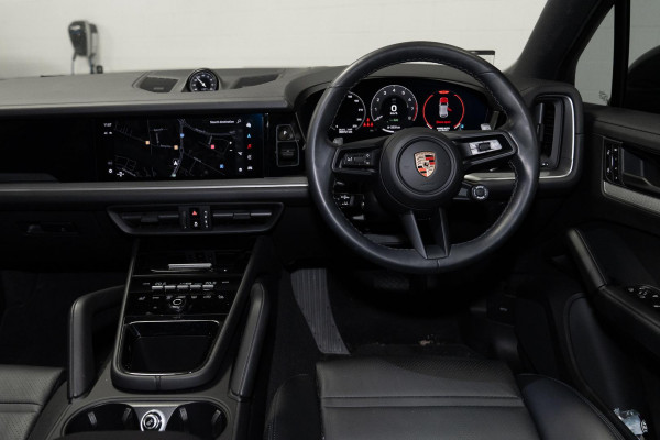 2024 Porsche Cayenne 9YB E-Hybrid SUV image 7