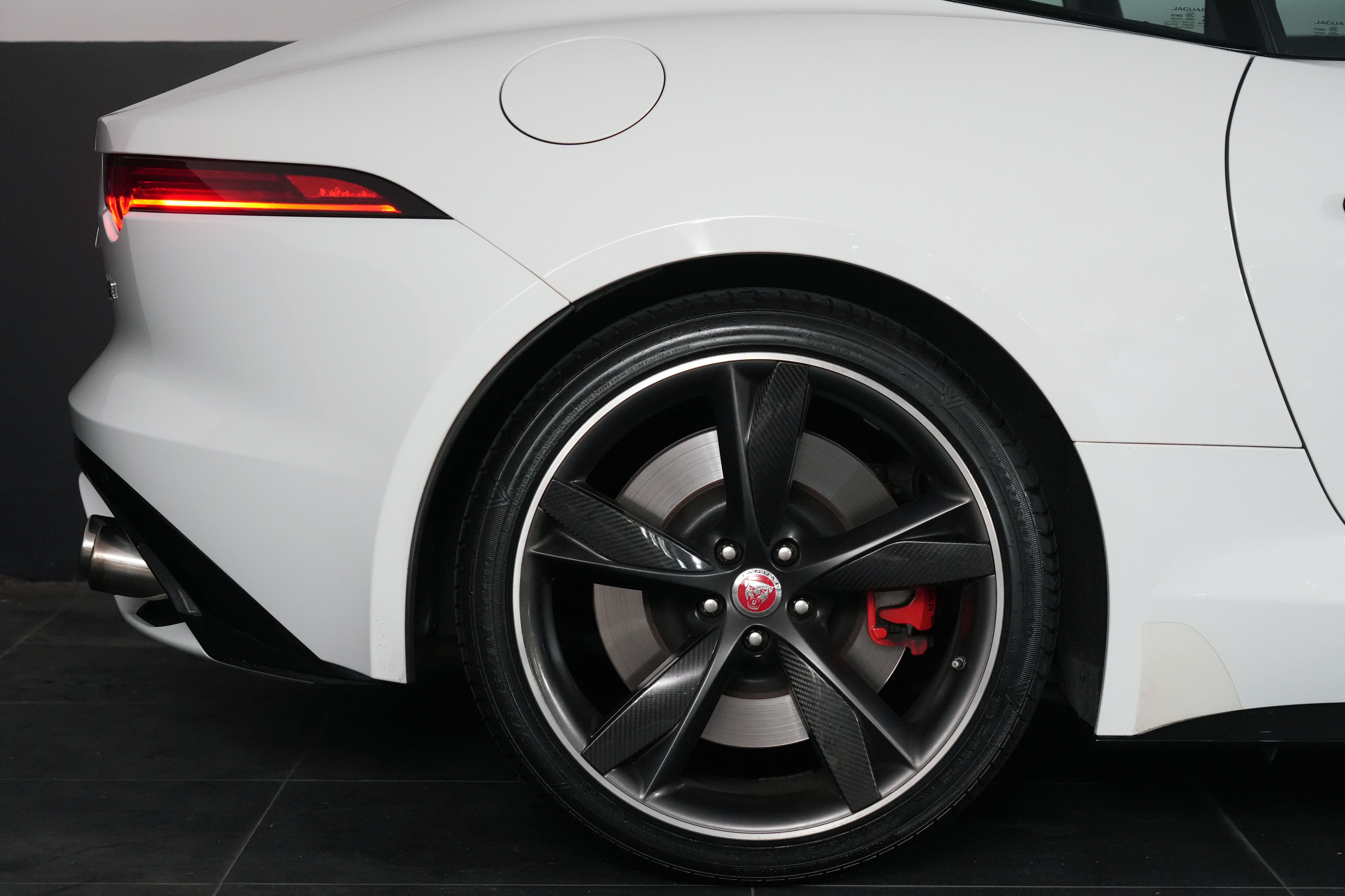 2018 Jaguar F-TYPE R 5.0 SC V8 Coupe Image 6