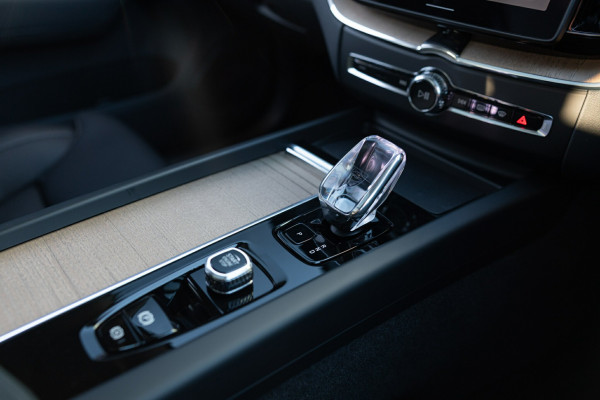 2026 Volvo XC60 UZ Ultra T8 Plug-in Hybrid Dark SUV Image 30