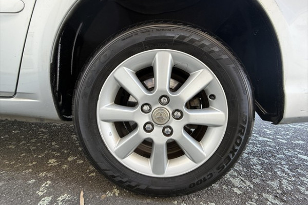 2007 Toyota Avensis Verso Ultima Wagon Image 15