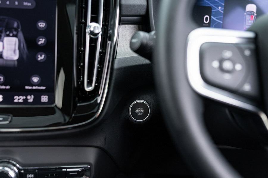 2025 MY26 Volvo XC40 XZ Ultra B4 Bright SUV Image 28