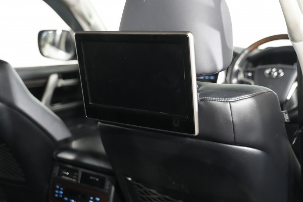 2018 Toyota LandCruiser Sahara SUV image 32
