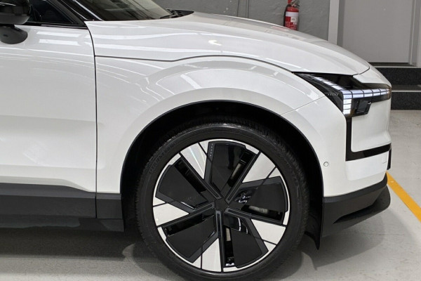 2024 Volvo EX30  Twin Motor Performance Ultra SUV Image 4
