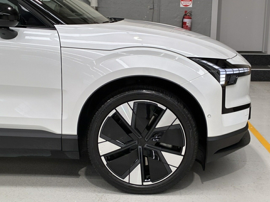 2024 Volvo EX30  Twin Motor Performance Ultra SUV Image 4