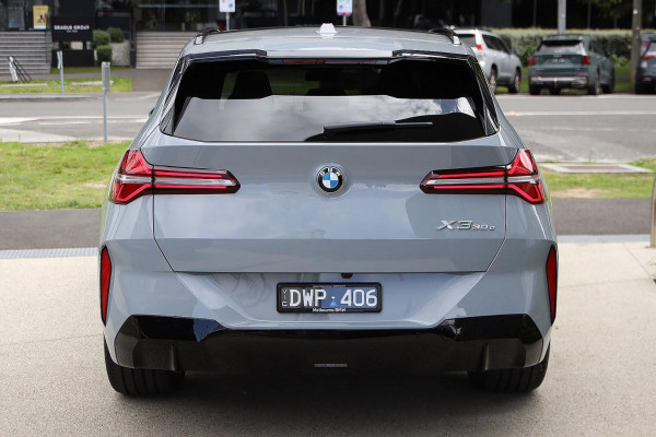 2025 BMW X3 G45 30e xDrive SUV image 6