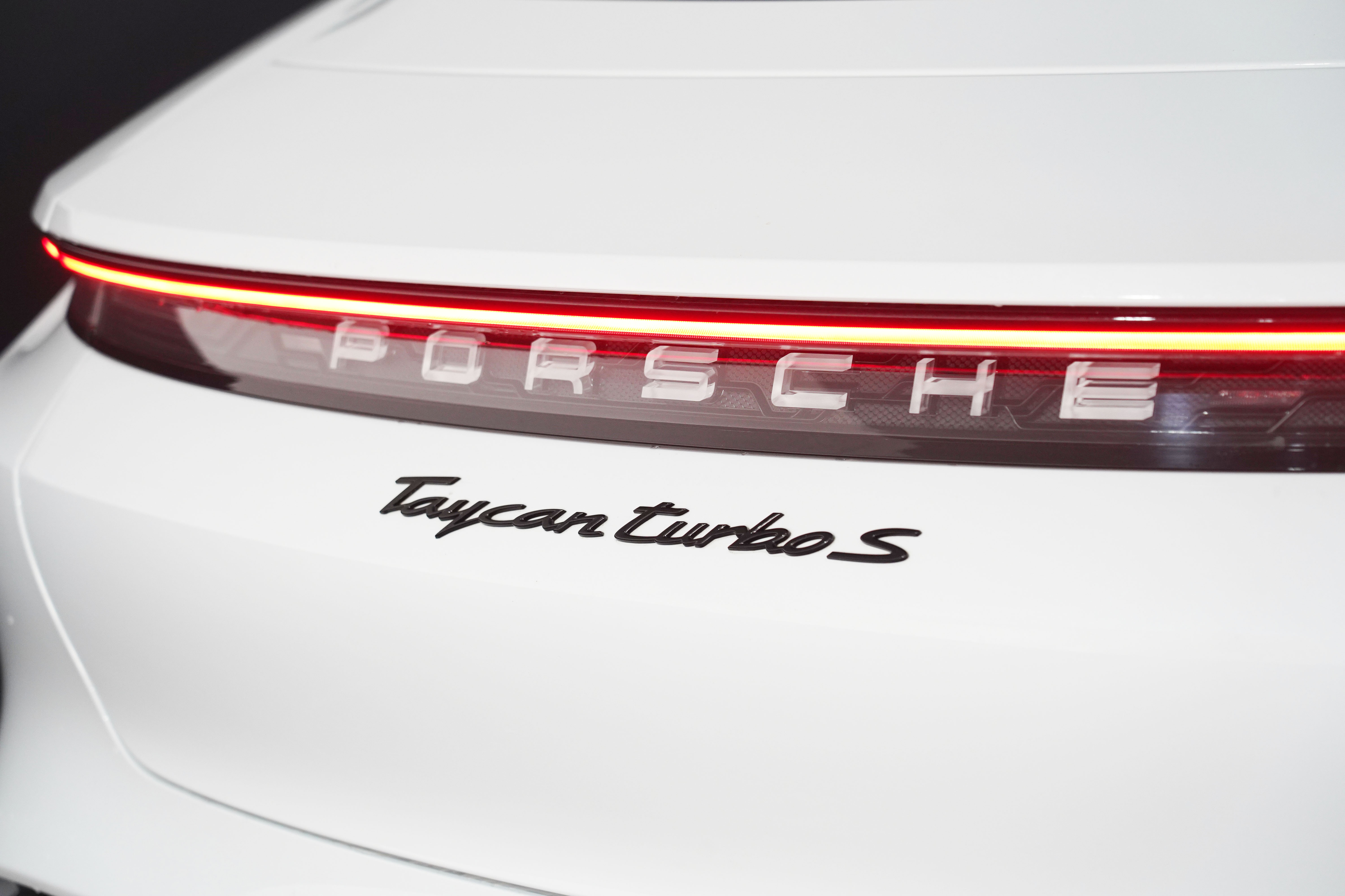 2020 Porsche Taycan Turbo S Coupe Image 21