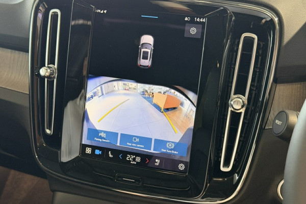 2025 MY26 Volvo XC40 XZ Plus B4 SUV Image 17
