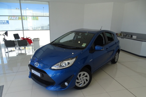 2018 Toyota Prius C NHP10R Hatch Image 5
