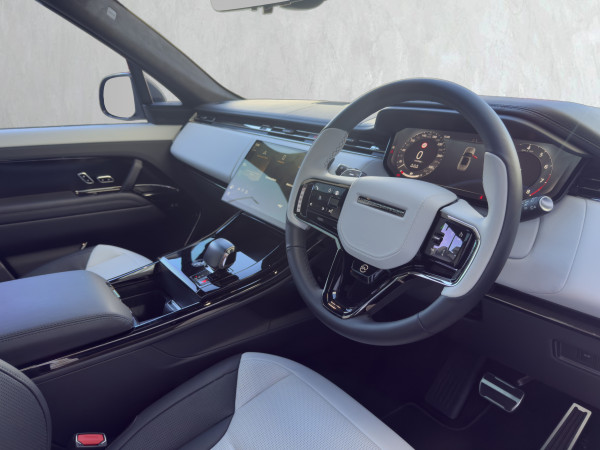 2025 Land Rover Range Rover Sport L461 P635 SV SUV image 21