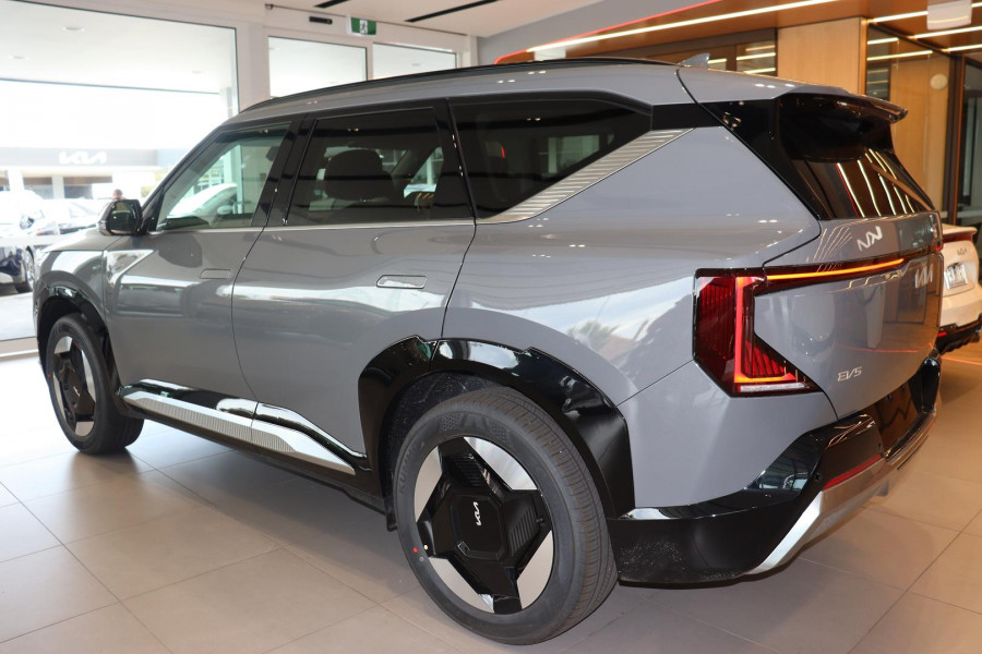 2026 Kia EV5 OVc Earth SUV Image 9
