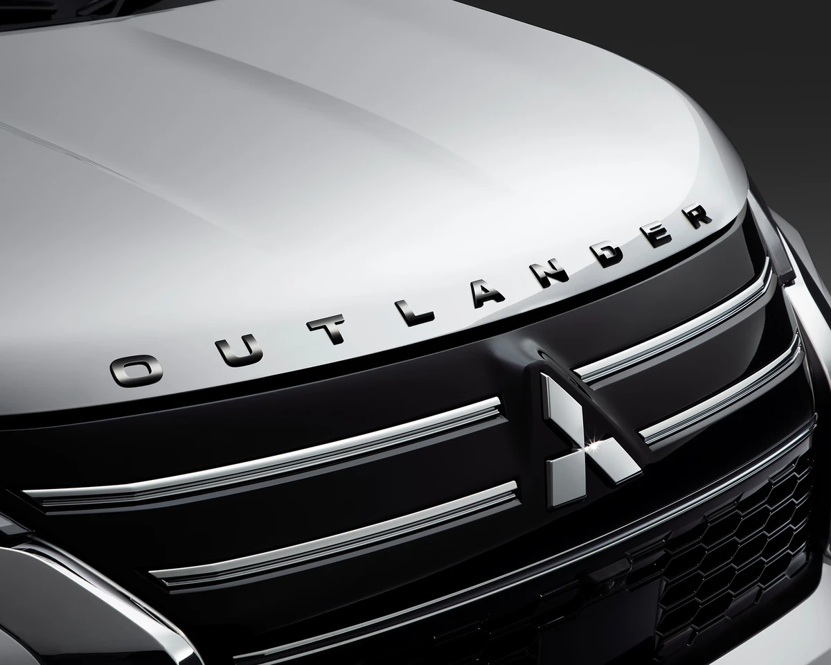 Bonnet Emblem, Black