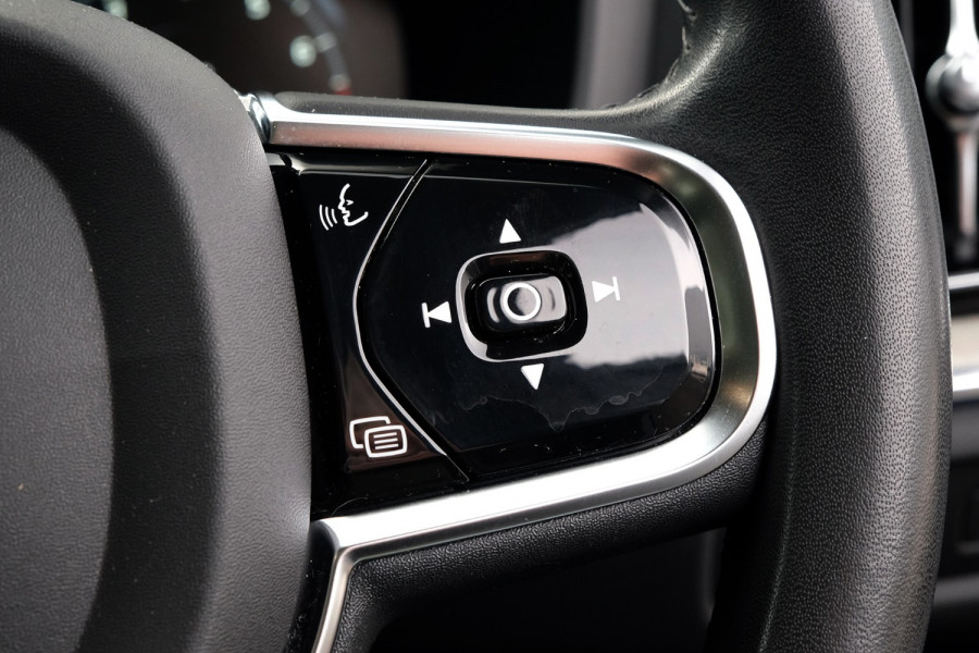 2022 Volvo S60  B5 Inscription Sedan Image 12