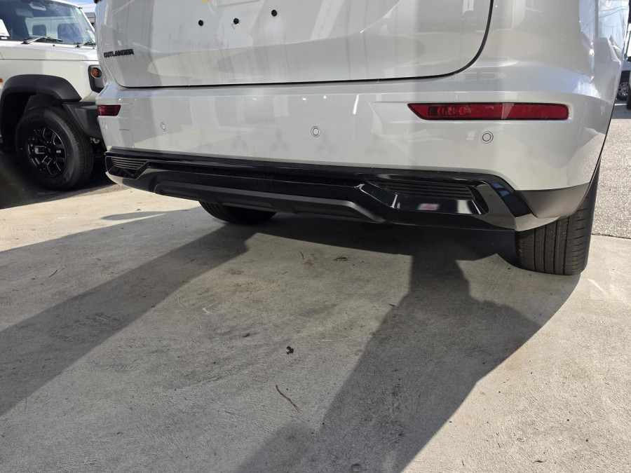 2026 Mitsubishi Outlander ZM Black Edition SUV Image 10