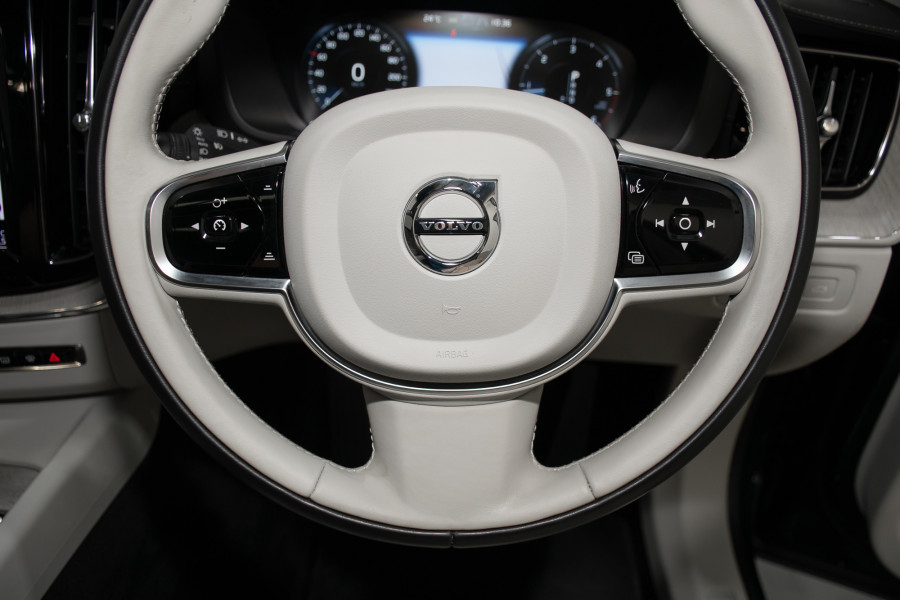 2020 Volvo XC60 UZ D4 Inscription SUV Image 16