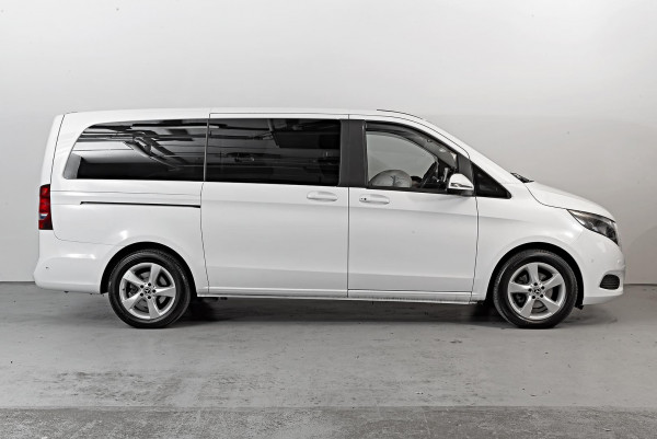 2020 Mercedes-Benz V-Class 447 V220 d People Mover image 3