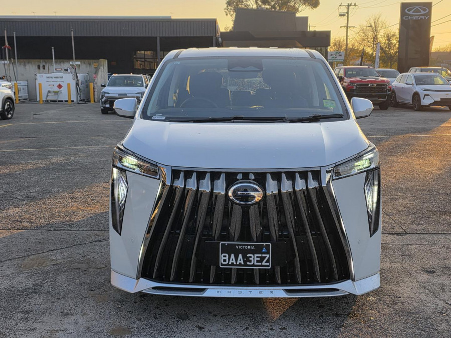 2026 GAC M8 PHEV  Luxury People Mover Image 2