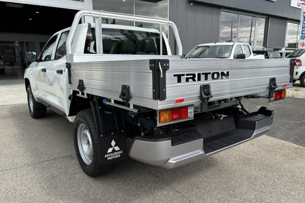 2025 Mitsubishi Triton MV  GLX Cab Chassis Image 5