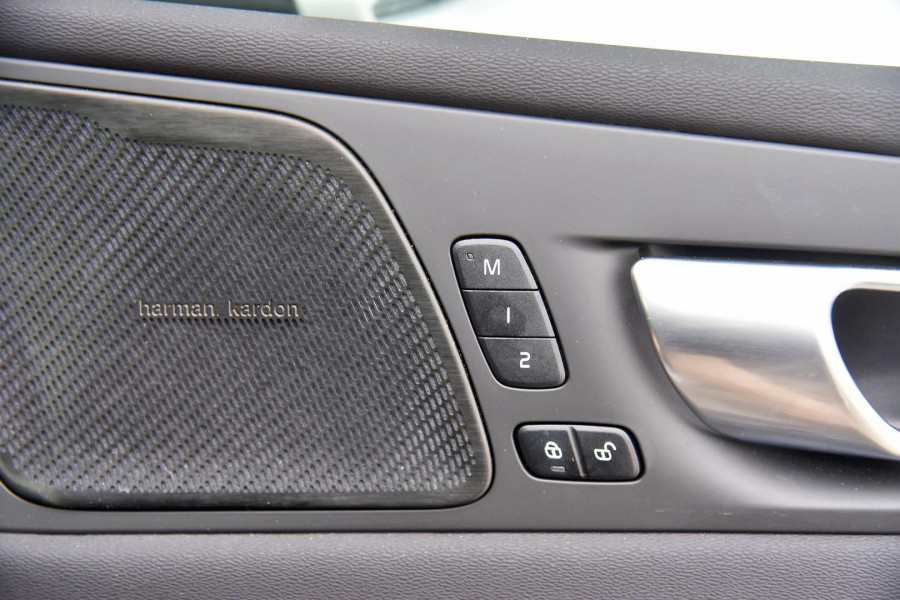 2023 Volvo XC60  Ultimate B5 Bright SUV Image 16