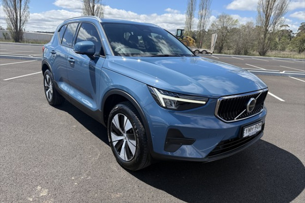 2023 Volvo XC40 XZ Plus B4 SUV Image 2
