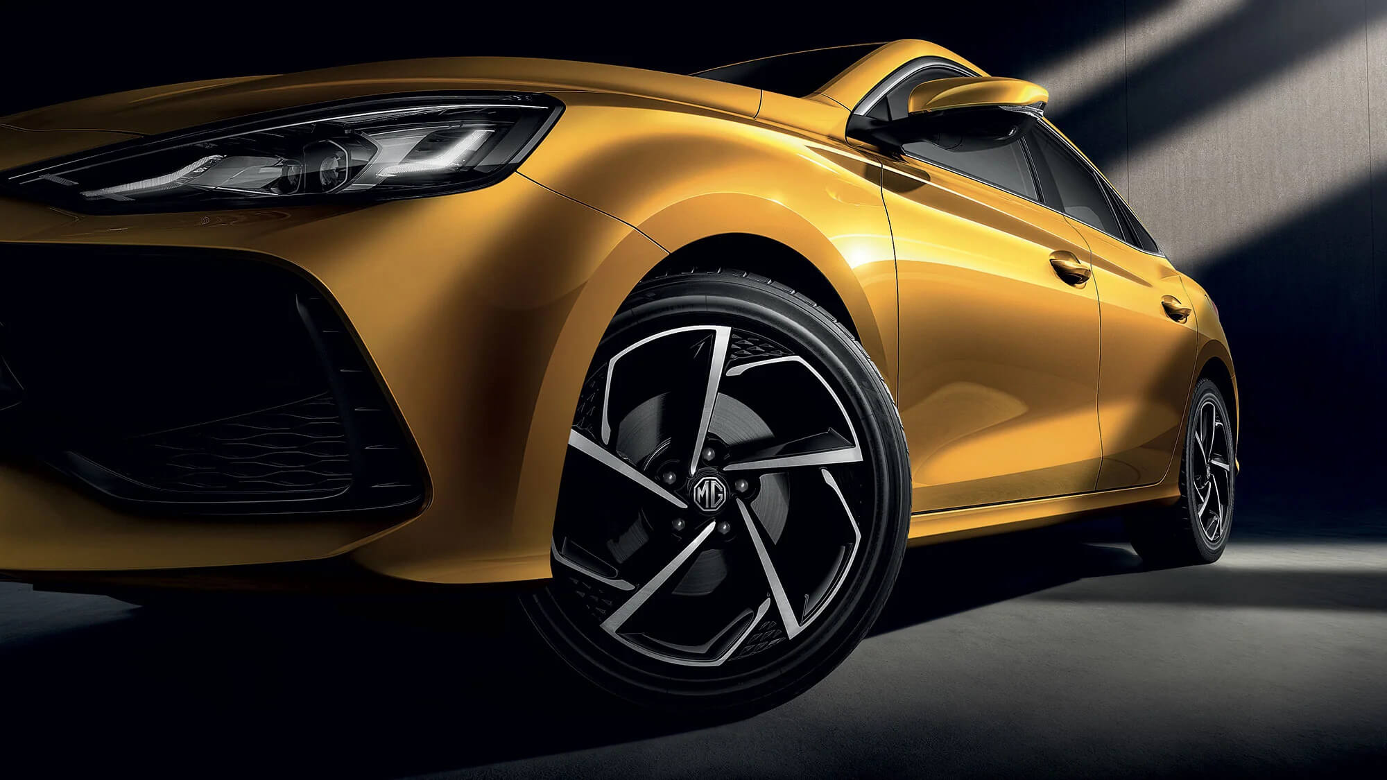 STYLE MEETS PERFORMANCE Image