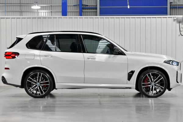 2024 BMW X5 G05 LCI M60i SUV image 3