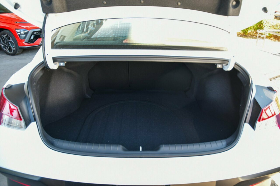 2024 Hyundai i30 CN7.V2  Sedan Image 8