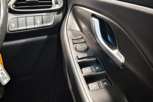 2020 MY21 Hyundai i30 PD.V4  Hatch Image 14