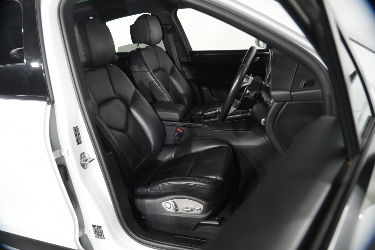 2021 Porsche Macan SUV