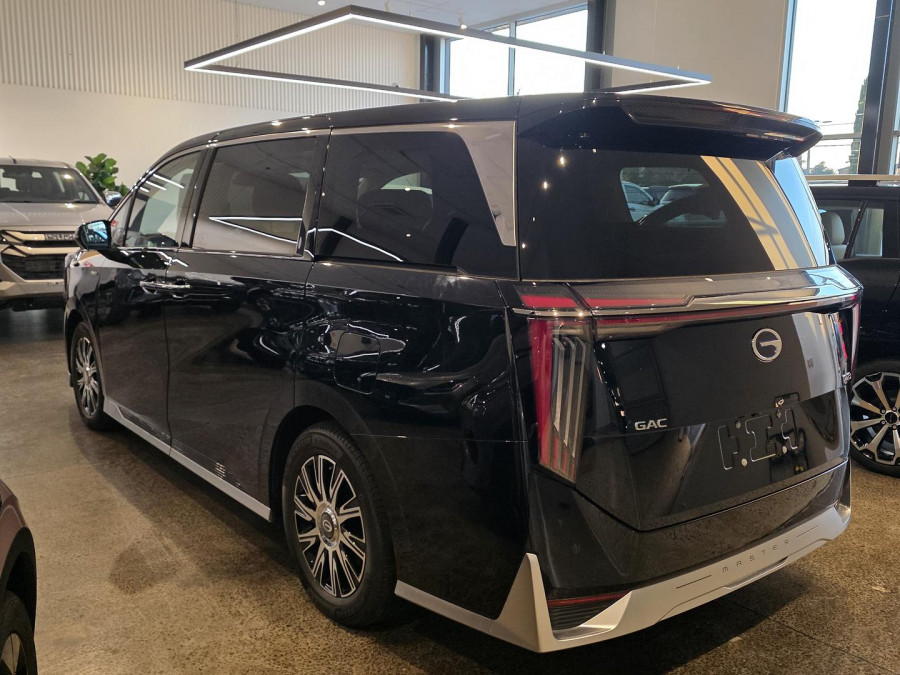 2026 GAC M8 PHEV  Premium People Mover Image 5