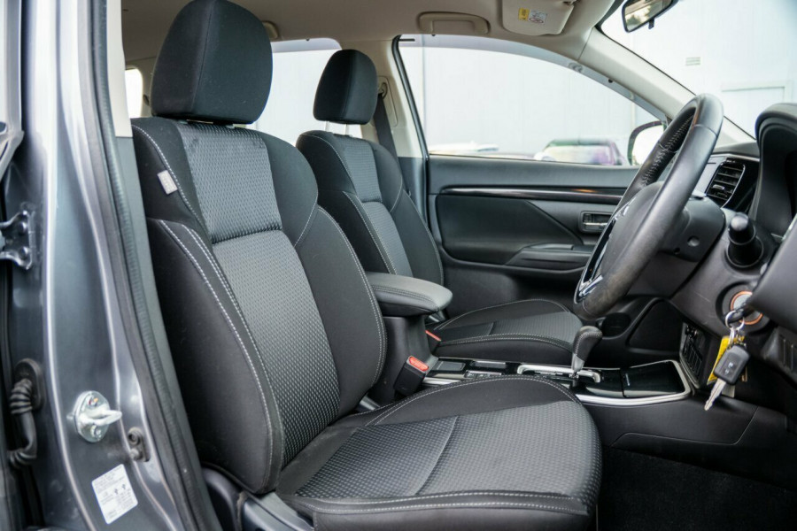 2019 Mitsubishi Outlander ZL ES SUV Image 17