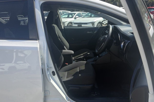 2017 Toyota Corolla ZWE186R Hybrid Hatch Image 19