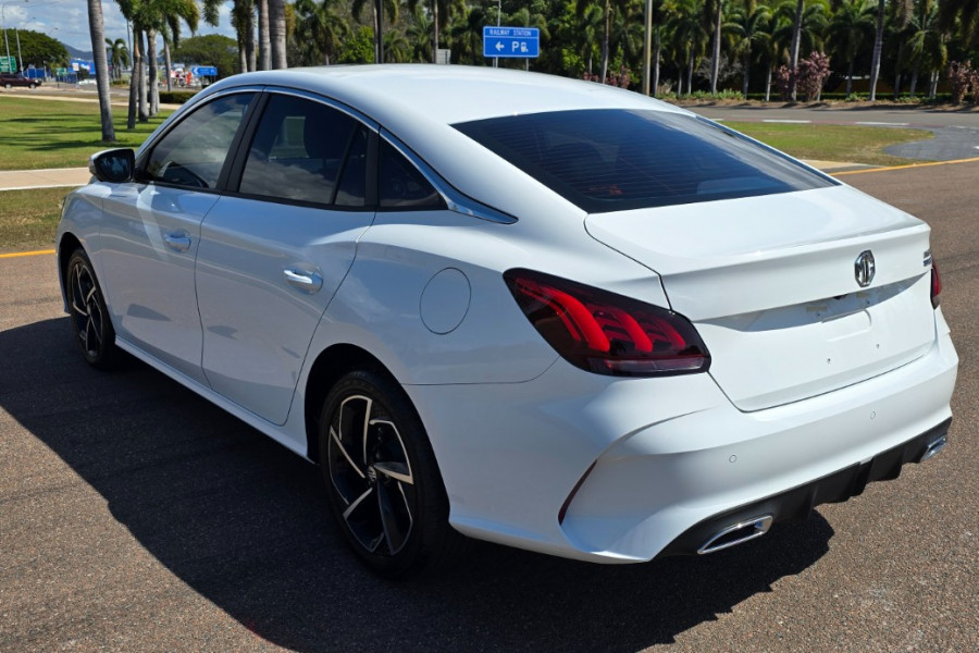 2024 MG MG5 Essence Sedan Image 8
