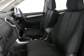 2019 Isuzu UTE D-MAX LS-M Crew Cab Ute 4x4 Utility Image 2