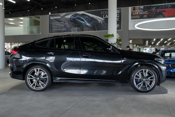 2023 BMW X6 G06 M50i SUV image 3