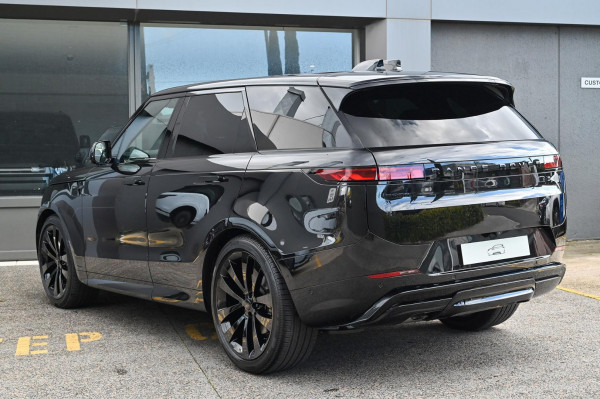 2026 Land Rover Range Rover Sport L461 D300 Dynamic SE SUV image 4