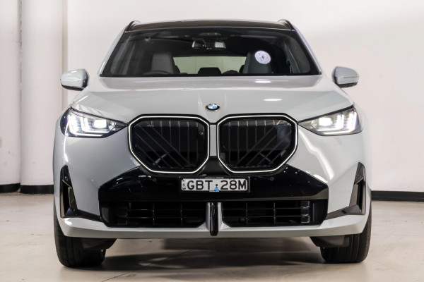 2025 BMW X3 G45 30e xDrive SUV image 3