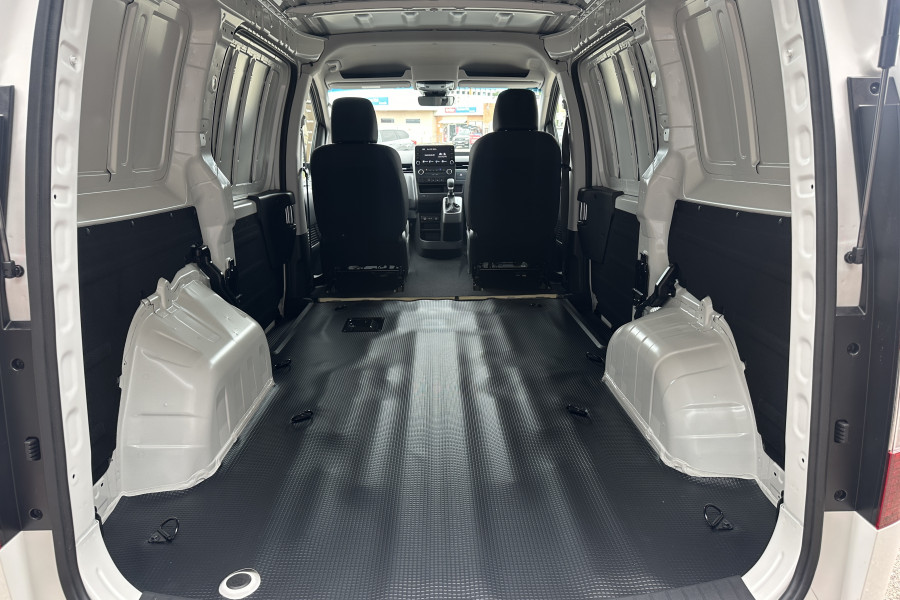 2025 Hyundai Staria Load US4.V3  Van Image 16