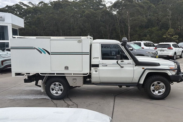2013 Toyota LandCruiser VDJ76R GX Cab Chassis Image 3
