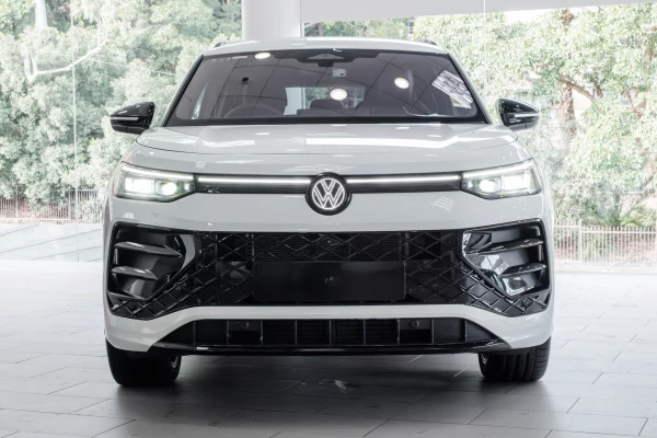 2025 Volkswagen Tayron R4 195TSI R-Line SUV Image 4