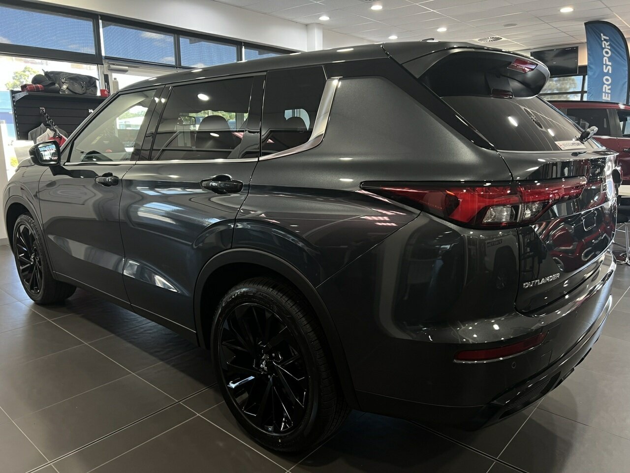 2024 Mitsubishi Outlander ZM LS SUV Image 8