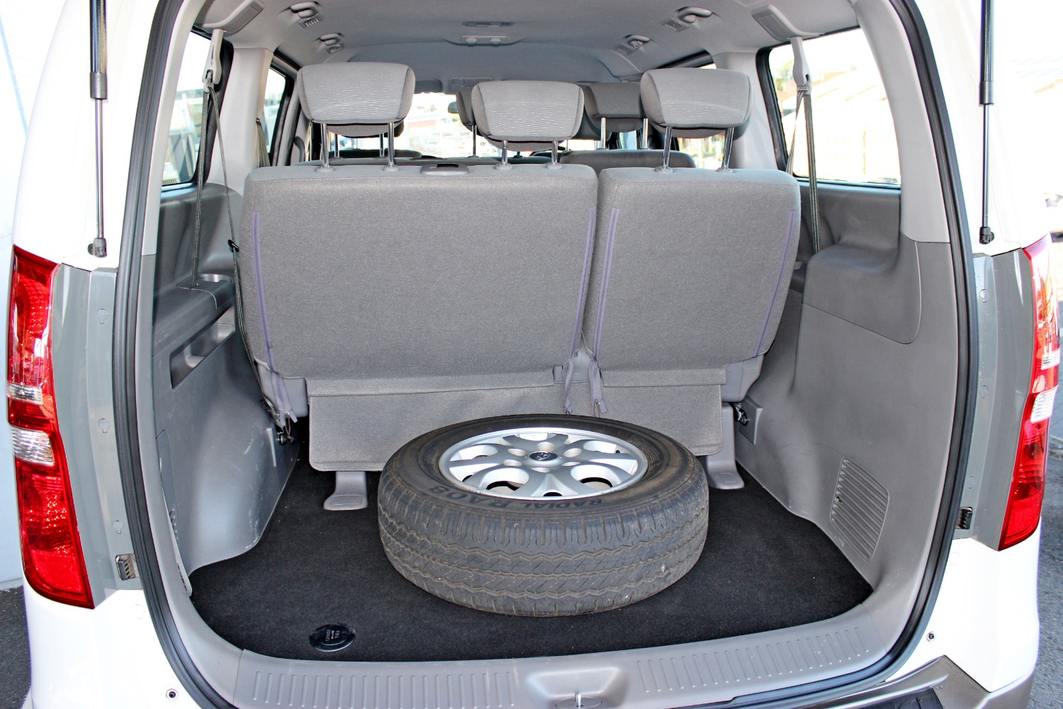 2015 Hyundai Imax TQ-W  SLX Wagon Image 11