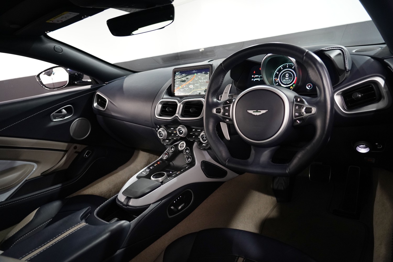 2018 Aston Martin Vantage Coupe Image 23