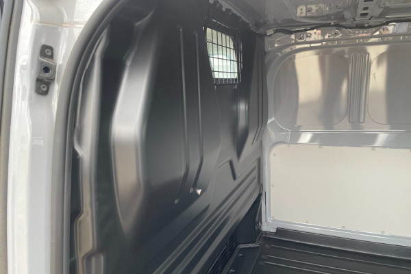 2026 MY25 Volkswagen Transporter NSN SWB Van Van Image 9