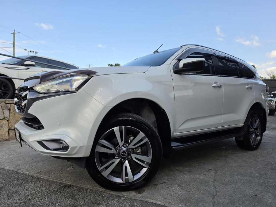 2023 Isuzu MU-X RJ LS-T SUV Image 1
