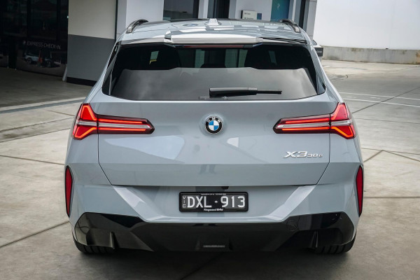 2025 BMW X3 G45 30e xDrive SUV image 4