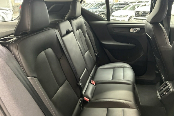 2025 Volvo XC40 XZ Plus B4 SUV Image 18