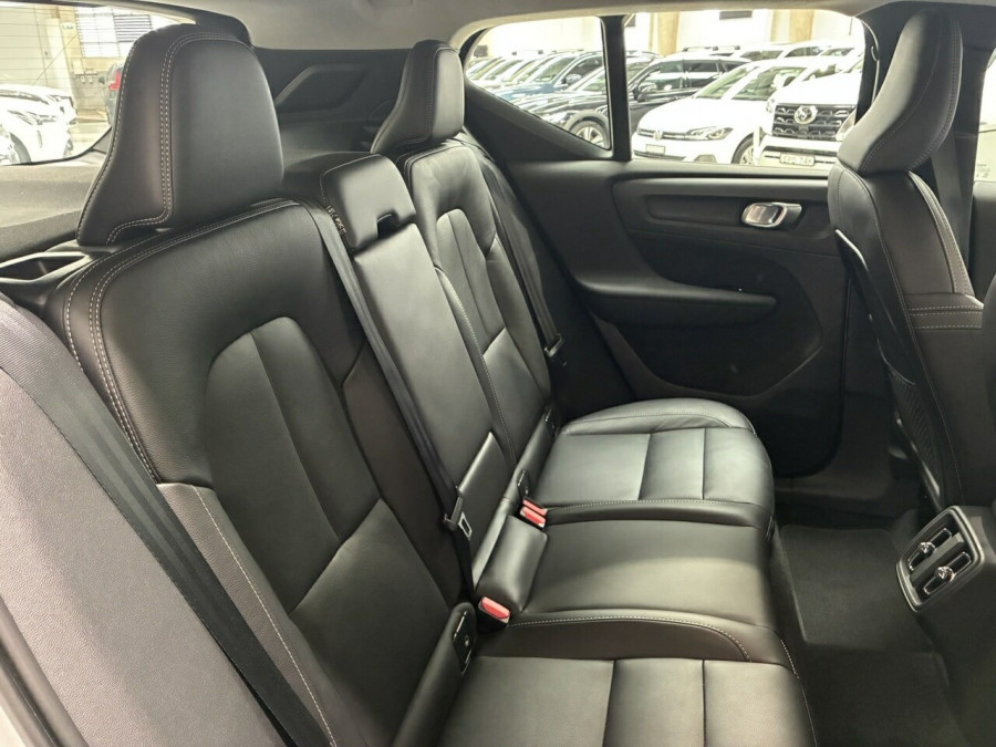 2025 Volvo XC40 XZ Plus B4 SUV Image 18