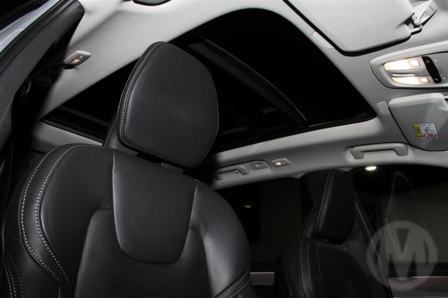2026 Volvo XC90 L Series Ultra B5 Dark SUV Image 11