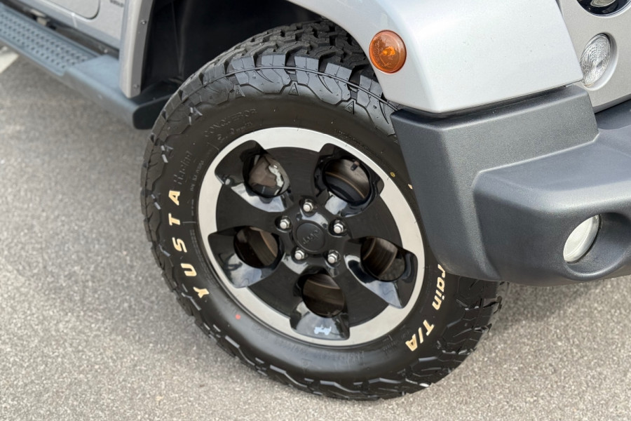 2014 Jeep Wrangler JK Polar SUV Image 18