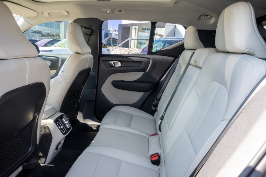 2022 MY23 Volvo XC40 XZ Ultimate B4 Dark SUV Image 8